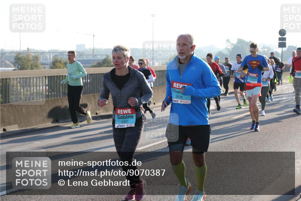 03.10.2025 - Köhlbrandbrückenlauf Lena Gebhardt http://msf.ph/oto/9070387 03.10.2025 09:24:22 Position 1 2421, 3676 meine-sportfotos.de