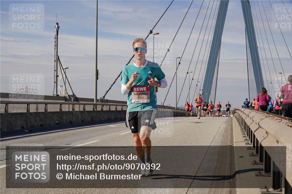 03.10.2025 - Köhlbrandbrückenlauf Michael Burmester http://msf.ph/oto/9070392 03.10.2025 12:34:19 Position 2 4155 meine-sportfotos.de