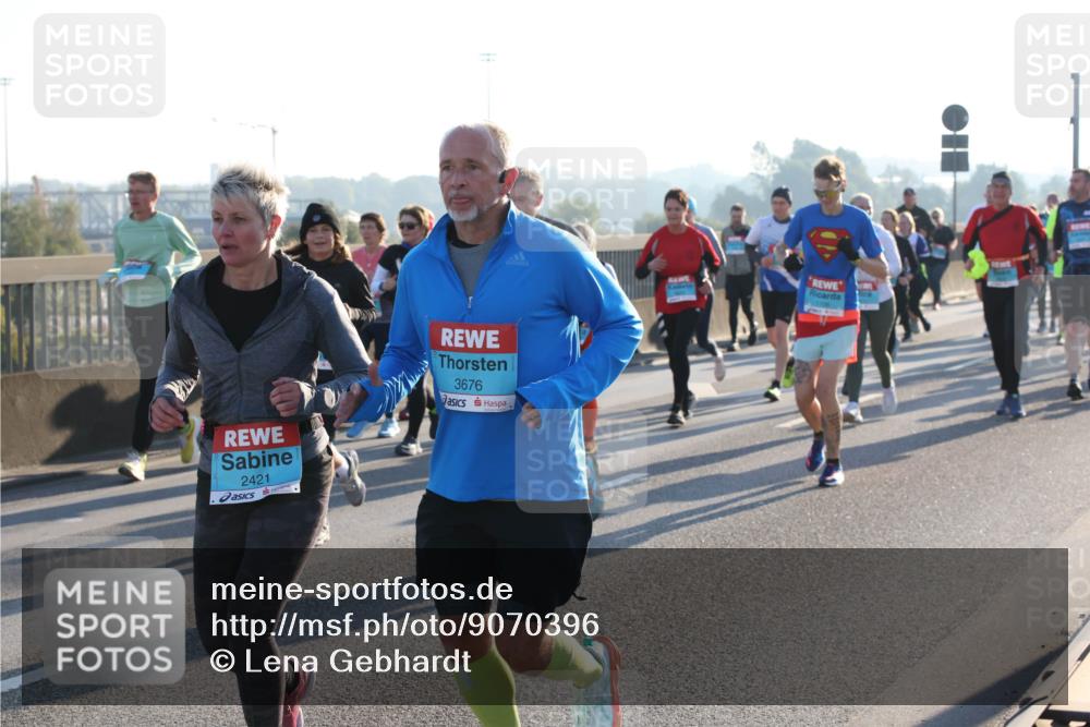 03.10.2025 - Köhlbrandbrückenlauf Lena Gebhardt http://msf.ph/oto/9070396 03.10.2025 09:24:22 Position 1 2421, 3676 meine-sportfotos.de