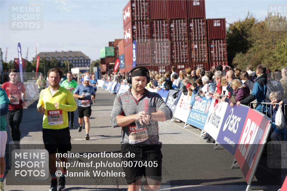 03.10.2025 - Köhlbrandbrückenlauf Jannik Wohlers http://msf.ph/oto/9070405 03.10.2025 13:14:28 Ziel 4259, 4400, 4426, 4776, 5132, 5282, 5782, 5805, 5902, 5903, 6012, 6512 meine-sportfotos.de