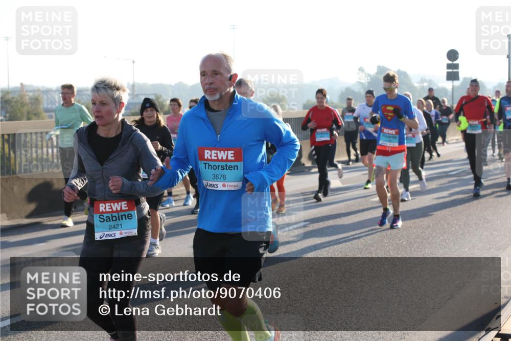 03.10.2025 - Köhlbrandbrückenlauf Lena Gebhardt http://msf.ph/oto/9070406 03.10.2025 09:24:22 Position 1 2421, 3676 meine-sportfotos.de