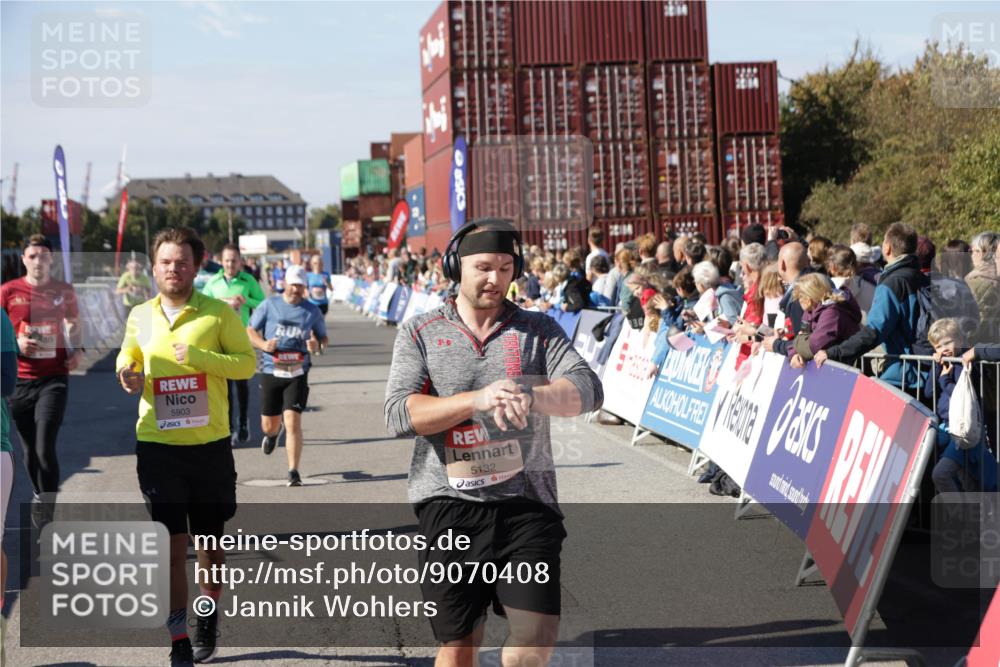 03.10.2025 - Köhlbrandbrückenlauf Jannik Wohlers http://msf.ph/oto/9070408 03.10.2025 13:14:28 Ziel 4259, 4400, 4426, 4776, 5132, 5282, 5782, 5805, 5902, 5903, 6012, 6512 meine-sportfotos.de