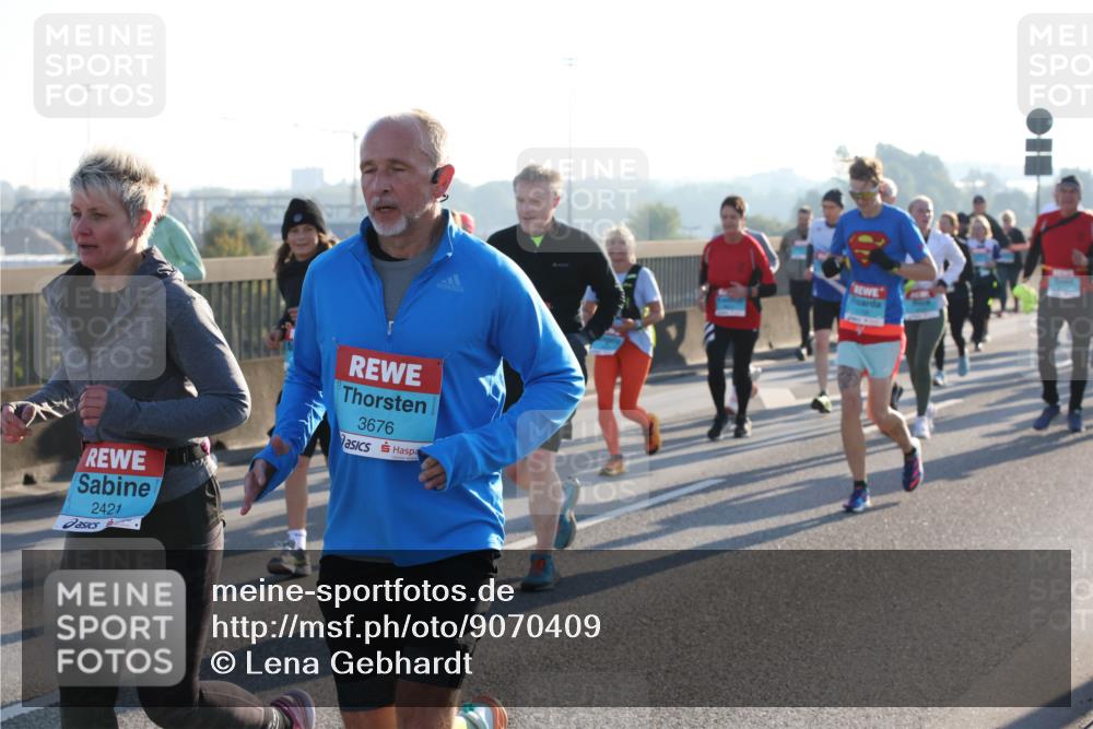 03.10.2025 - Köhlbrandbrückenlauf Lena Gebhardt http://msf.ph/oto/9070409 03.10.2025 09:24:23 Position 1 2421, 3676 meine-sportfotos.de