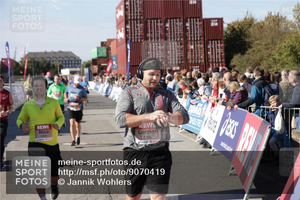 03.10.2025 - Köhlbrandbrückenlauf Jannik Wohlers http://msf.ph/oto/9070419 03.10.2025 13:14:28 Ziel 4259, 4400, 4426, 4776, 5132, 5282, 5782, 5805, 5902, 5903, 6012, 6512 meine-sportfotos.de
