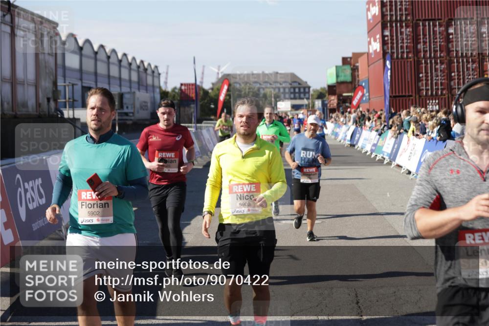 03.10.2025 - Köhlbrandbrückenlauf Jannik Wohlers http://msf.ph/oto/9070422 03.10.2025 13:14:29 Ziel 4259, 4400, 4426, 4509, 5132, 5282, 5782, 5805, 5902, 5903, 6012, 6512 meine-sportfotos.de