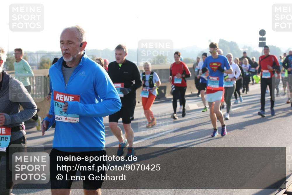 03.10.2025 - Köhlbrandbrückenlauf Lena Gebhardt http://msf.ph/oto/9070425 03.10.2025 09:24:23 Position 1 1, 367 meine-sportfotos.de