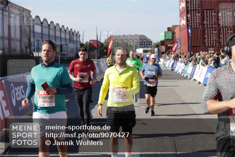 03.10.2025 - Köhlbrandbrückenlauf Jannik Wohlers http://msf.ph/oto/9070427 03.10.2025 13:14:29 Ziel 4259, 4400, 4426, 4509, 5132, 5282, 5782, 5805, 5902, 5903, 6012, 6512 meine-sportfotos.de
