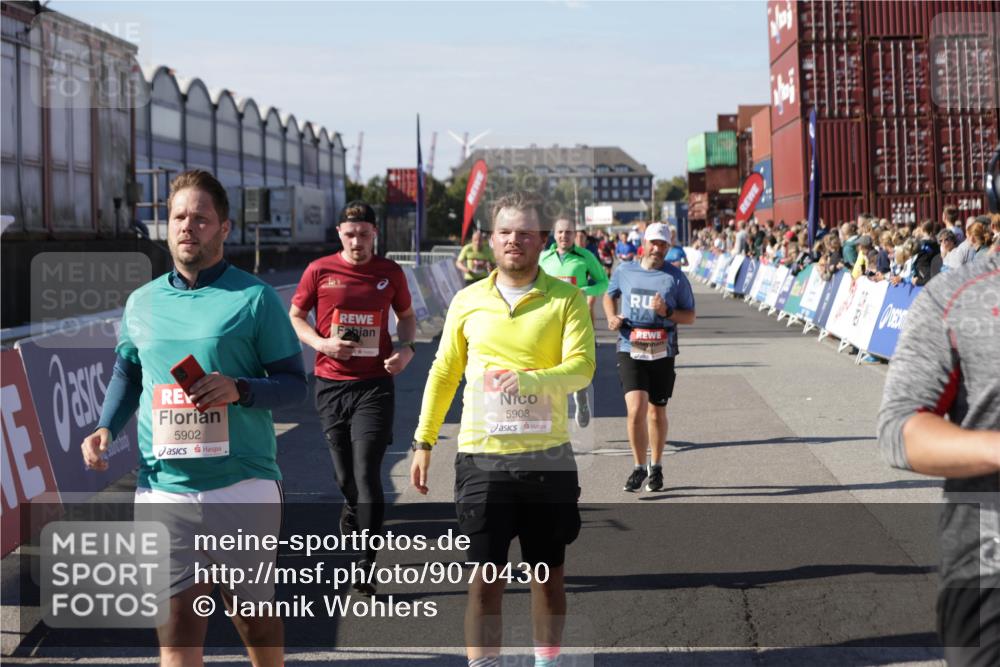 03.10.2025 - Köhlbrandbrückenlauf Jannik Wohlers http://msf.ph/oto/9070430 03.10.2025 13:14:29 Ziel 4259, 4400, 4426, 4509, 5132, 5282, 5782, 5805, 5902, 5903, 6012, 6512 meine-sportfotos.de