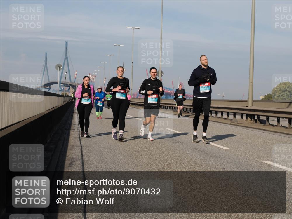 03.10.2025 - Köhlbrandbrückenlauf Fabian Wolf http://msf.ph/oto/9070432 03.10.2025 10:12:32 Position 3 3566, 2838 meine-sportfotos.de