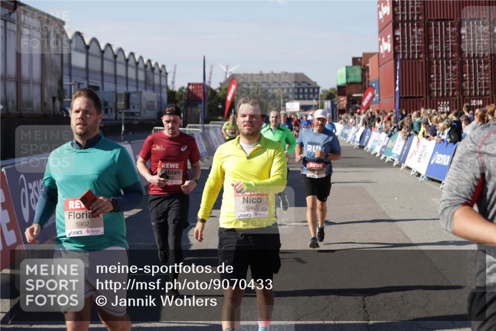 03.10.2025 - Köhlbrandbrückenlauf Jannik Wohlers http://msf.ph/oto/9070433 03.10.2025 13:14:29 Ziel 4259, 4400, 4426, 4509, 5132, 5282, 5782, 5805, 5902, 5903, 6012, 6512 meine-sportfotos.de