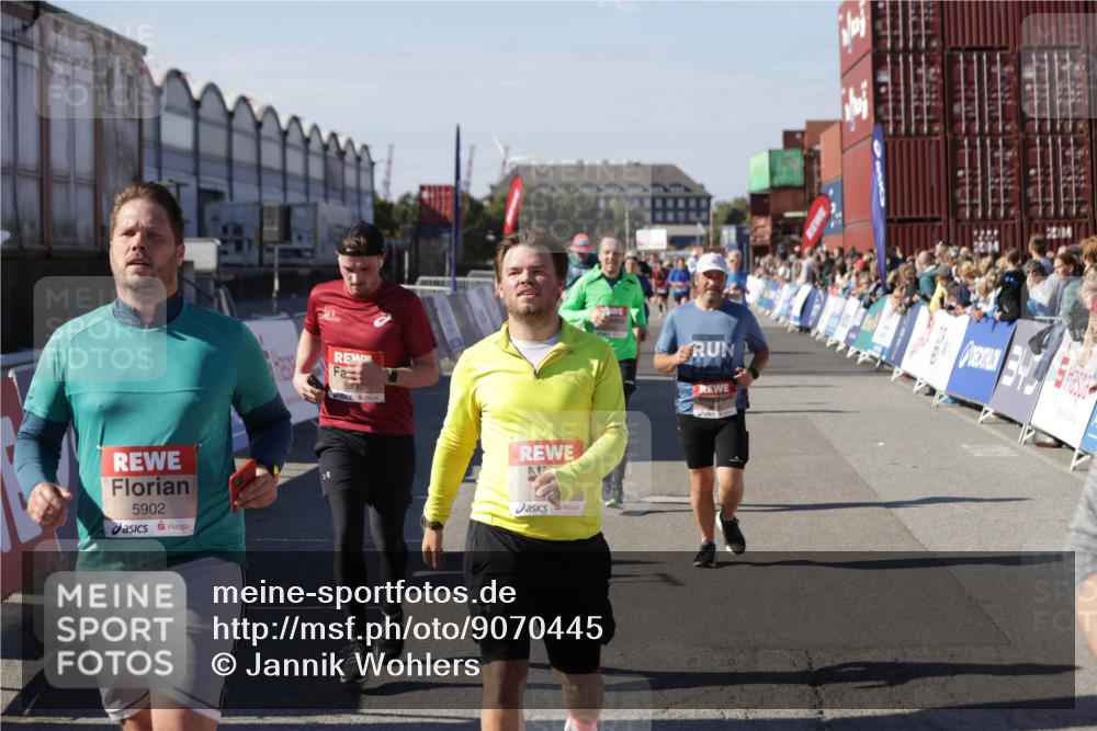 03.10.2025 - Köhlbrandbrückenlauf Jannik Wohlers http://msf.ph/oto/9070445 03.10.2025 13:14:29 Ziel 4259, 4400, 4426, 4509, 5132, 5282, 5782, 5805, 5902, 5903, 6012, 6512 meine-sportfotos.de