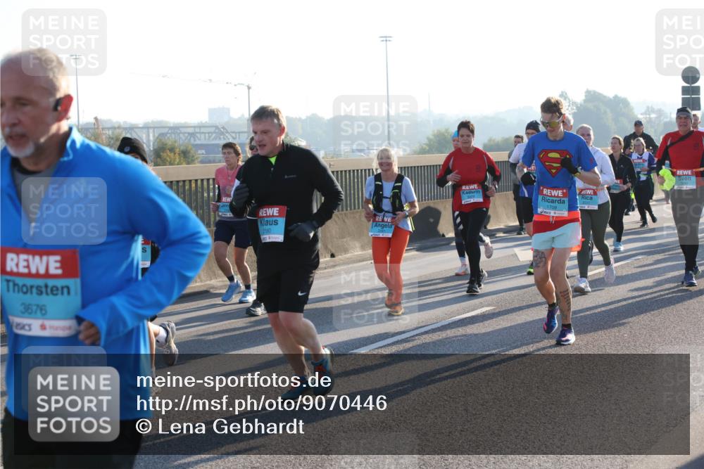 03.10.2025 - Köhlbrandbrückenlauf Lena Gebhardt http://msf.ph/oto/9070446 03.10.2025 09:24:23 Position 1 3676, 2180, 3031, 1709 meine-sportfotos.de