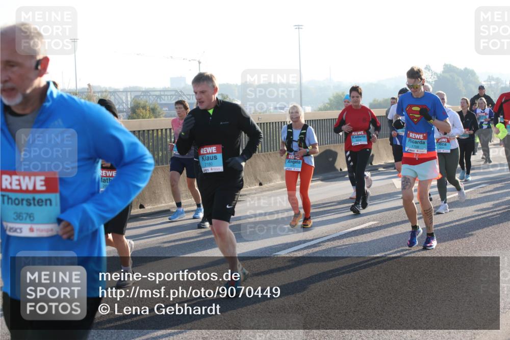 03.10.2025 - Köhlbrandbrückenlauf Lena Gebhardt http://msf.ph/oto/9070449 03.10.2025 09:24:23 Position 1 3676, 28, 2180, 1709, 3031 meine-sportfotos.de