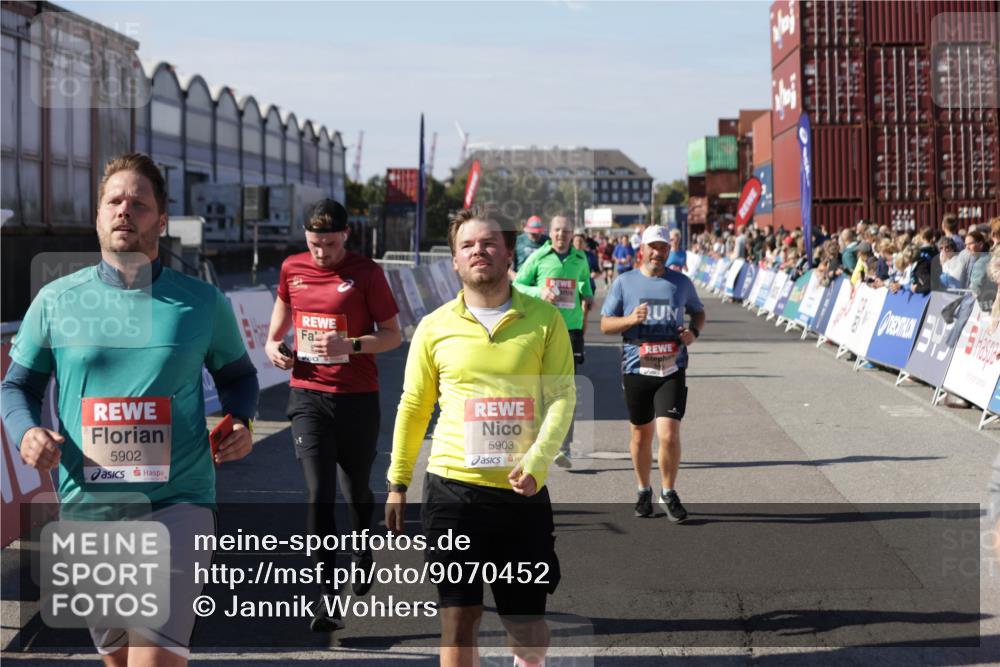 03.10.2025 - Köhlbrandbrückenlauf Jannik Wohlers http://msf.ph/oto/9070452 03.10.2025 13:14:29 Ziel 4259, 4400, 4426, 4509, 5132, 5282, 5782, 5805, 5902, 5903, 6012, 6512 meine-sportfotos.de