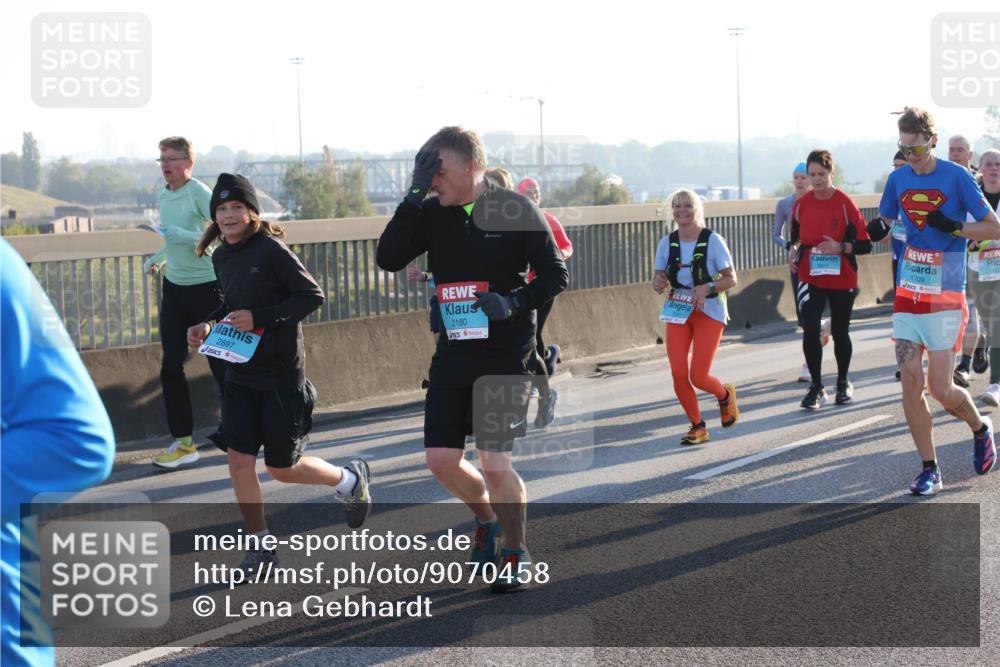03.10.2025 - Köhlbrandbrückenlauf Lena Gebhardt http://msf.ph/oto/9070458 03.10.2025 09:24:23 Position 1 2897, 2180, 1709 meine-sportfotos.de