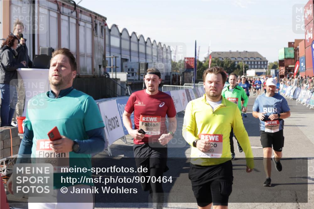 03.10.2025 - Köhlbrandbrückenlauf Jannik Wohlers http://msf.ph/oto/9070464 03.10.2025 13:14:30 Ziel 4259, 4400, 4426, 4509, 5132, 5249, 5782, 5805, 5902, 5903, 6012, 6512 meine-sportfotos.de