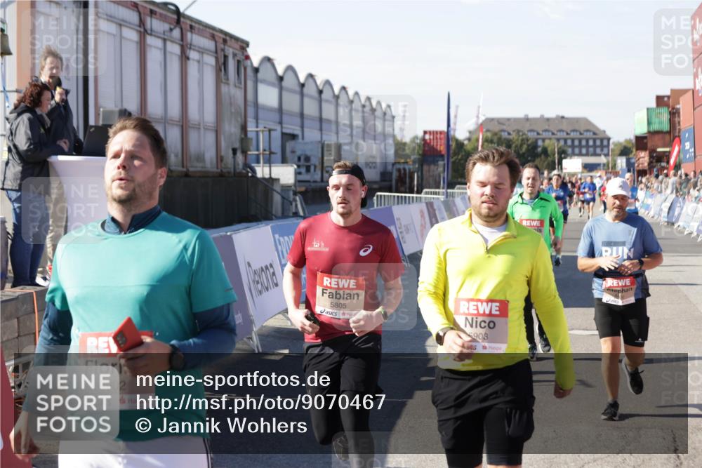 03.10.2025 - Köhlbrandbrückenlauf Jannik Wohlers http://msf.ph/oto/9070467 03.10.2025 13:14:30 Ziel 4259, 4400, 4426, 4509, 5132, 5249, 5782, 5805, 5902, 5903, 6012, 6512 meine-sportfotos.de