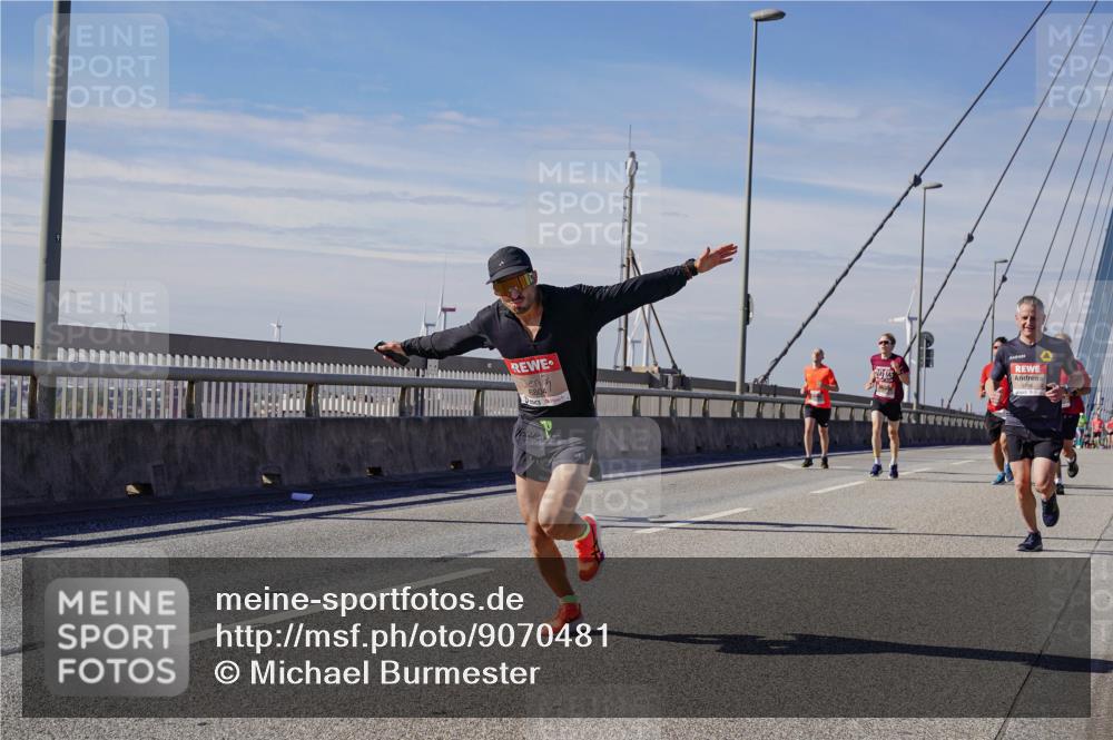 03.10.2025 - Köhlbrandbrückenlauf Michael Burmester http://msf.ph/oto/9070481 03.10.2025 12:34:32 Position 2 6804 meine-sportfotos.de