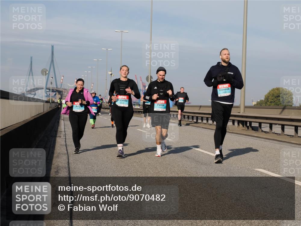 03.10.2025 - Köhlbrandbrückenlauf Fabian Wolf http://msf.ph/oto/9070482 03.10.2025 10:12:33 Position 3 2370, 3566, 3565, 2838 meine-sportfotos.de