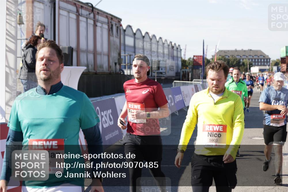 03.10.2025 - Köhlbrandbrückenlauf Jannik Wohlers http://msf.ph/oto/9070485 03.10.2025 13:14:30 Ziel 4259, 4400, 4426, 4509, 5132, 5249, 5782, 5805, 5902, 5903, 6012, 6512 meine-sportfotos.de