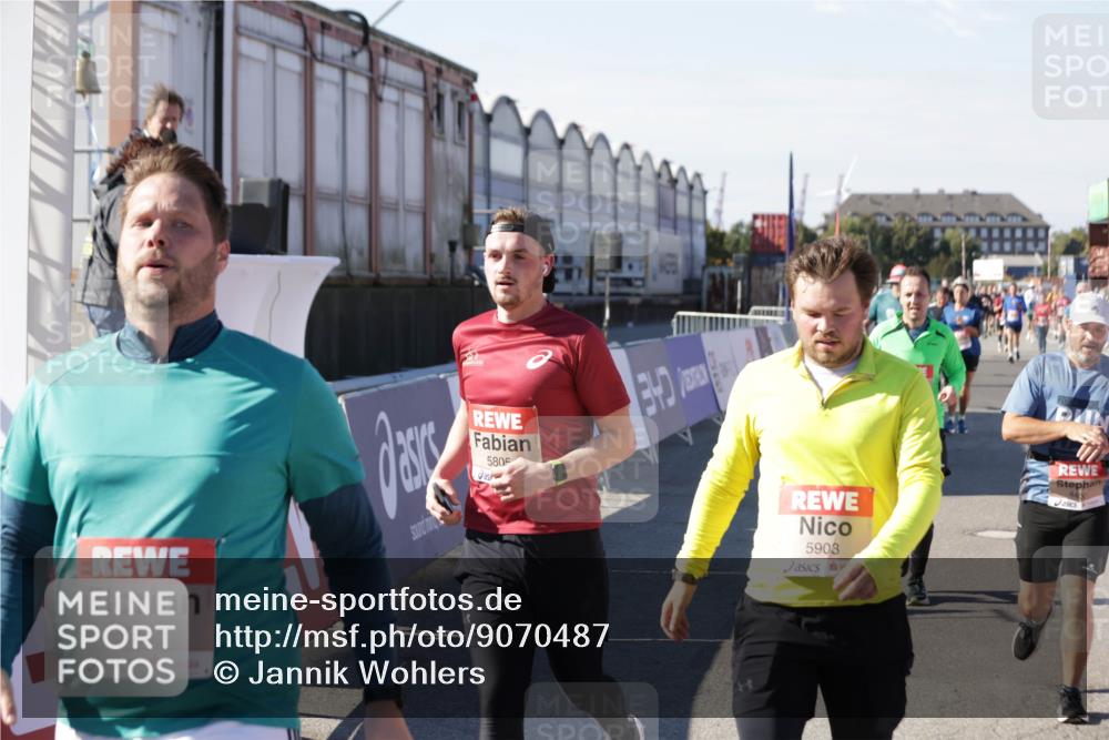 03.10.2025 - Köhlbrandbrückenlauf Jannik Wohlers http://msf.ph/oto/9070487 03.10.2025 13:14:30 Ziel 4259, 4400, 4426, 4509, 5132, 5249, 5782, 5805, 5902, 5903, 6012, 6512 meine-sportfotos.de