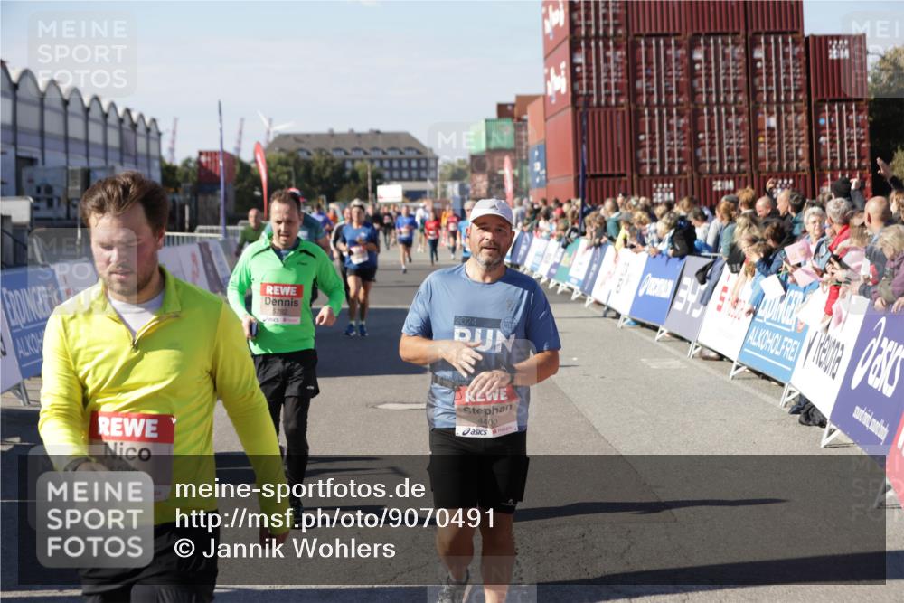 03.10.2025 - Köhlbrandbrückenlauf Jannik Wohlers http://msf.ph/oto/9070491 03.10.2025 13:14:31 Ziel 4259, 4400, 4426, 4509, 4684, 4788, 5132, 5249, 5782, 5805, 5902, 5903, 6012, 6512 meine-sportfotos.de