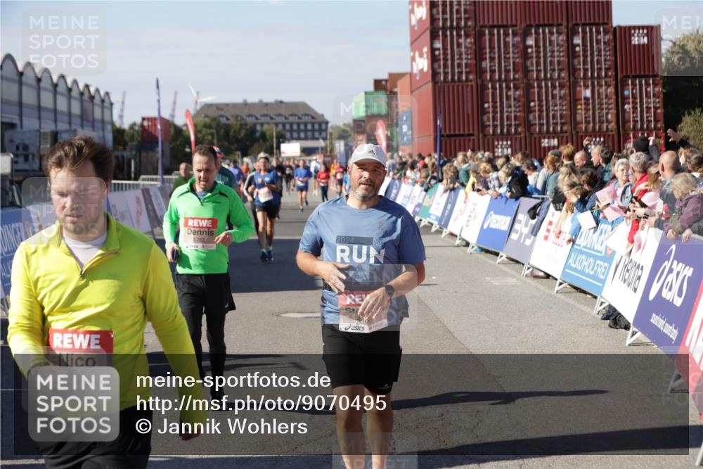 03.10.2025 - Köhlbrandbrückenlauf Jannik Wohlers http://msf.ph/oto/9070495 03.10.2025 13:14:31 Ziel 4259, 4400, 4426, 4509, 4684, 4788, 5132, 5249, 5782, 5805, 5902, 5903, 6012, 6512 meine-sportfotos.de