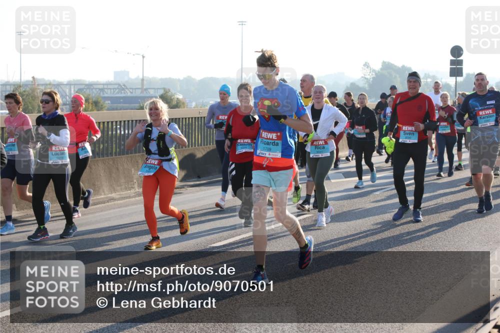03.10.2025 - Köhlbrandbrückenlauf Lena Gebhardt http://msf.ph/oto/9070501 03.10.2025 09:24:24 Position 1 1579, 3030, 1709, 3031 meine-sportfotos.de