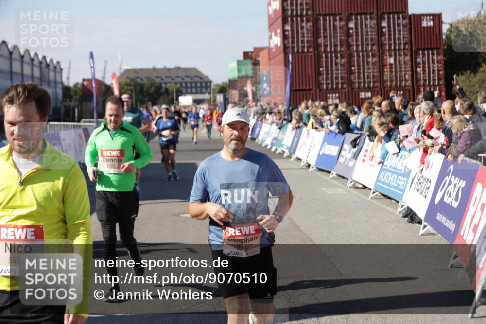 03.10.2025 - Köhlbrandbrückenlauf Jannik Wohlers http://msf.ph/oto/9070510 03.10.2025 13:14:31 Ziel 4259, 4400, 4426, 4509, 4684, 4788, 5132, 5249, 5782, 5805, 5902, 5903, 6012, 6512 meine-sportfotos.de
