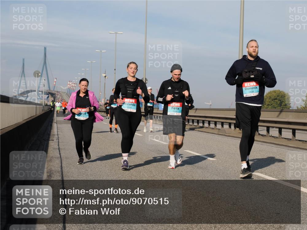 03.10.2025 - Köhlbrandbrückenlauf Fabian Wolf http://msf.ph/oto/9070515 03.10.2025 10:12:34 Position 3 3566, 3565, 2838 meine-sportfotos.de