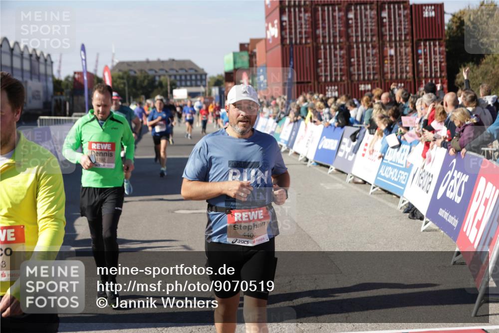 03.10.2025 - Köhlbrandbrückenlauf Jannik Wohlers http://msf.ph/oto/9070519 03.10.2025 13:14:31 Ziel 4259, 4400, 4426, 4509, 4684, 4788, 5132, 5249, 5782, 5805, 5902, 5903, 6012, 6512 meine-sportfotos.de
