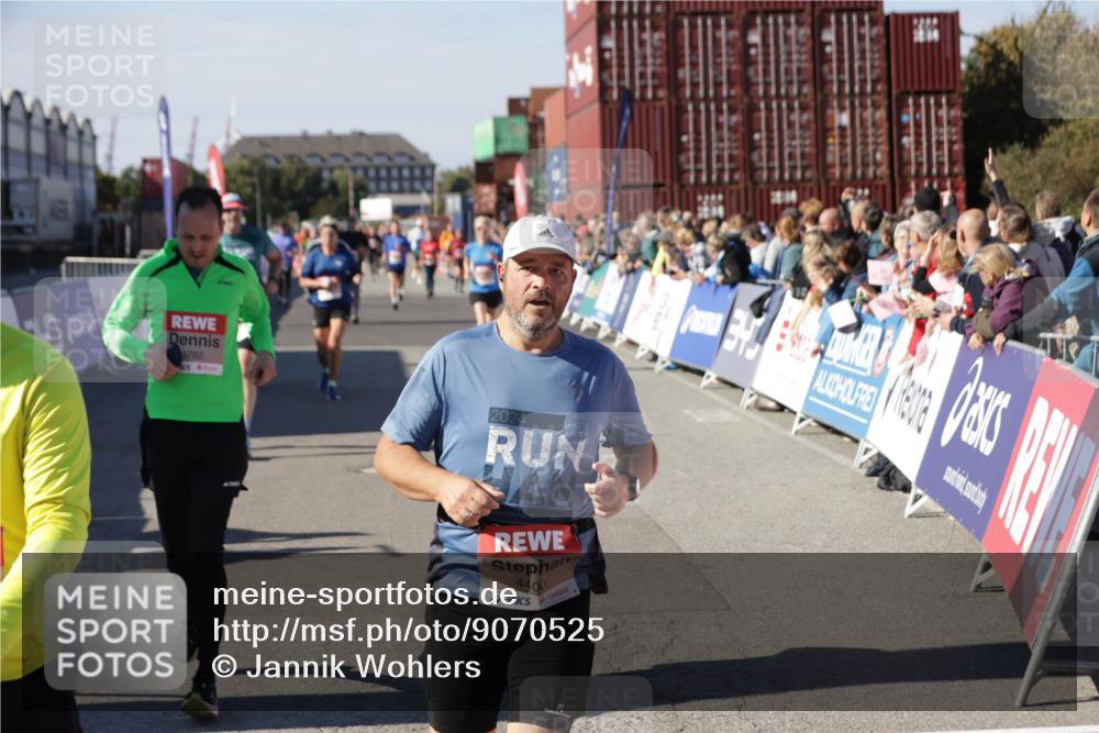03.10.2025 - Köhlbrandbrückenlauf Jannik Wohlers http://msf.ph/oto/9070525 03.10.2025 13:14:31 Ziel 4259, 4400, 4426, 4509, 4684, 4788, 5132, 5249, 5782, 5805, 5902, 5903, 6012, 6512 meine-sportfotos.de