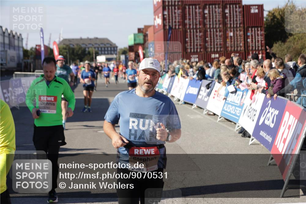 03.10.2025 - Köhlbrandbrückenlauf Jannik Wohlers http://msf.ph/oto/9070531 03.10.2025 13:14:32 Ziel 4259, 4400, 4426, 4509, 4684, 4788, 5132, 5249, 5782, 5805, 5902, 5903, 6012, 6512 meine-sportfotos.de