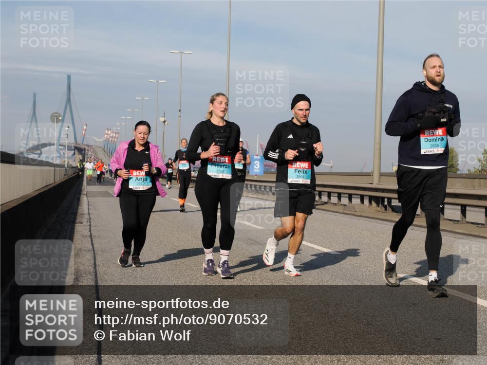 03.10.2025 - Köhlbrandbrückenlauf Fabian Wolf http://msf.ph/oto/9070532 03.10.2025 10:12:35 Position 3 2370, 3566, 3, 3565, 2838 meine-sportfotos.de