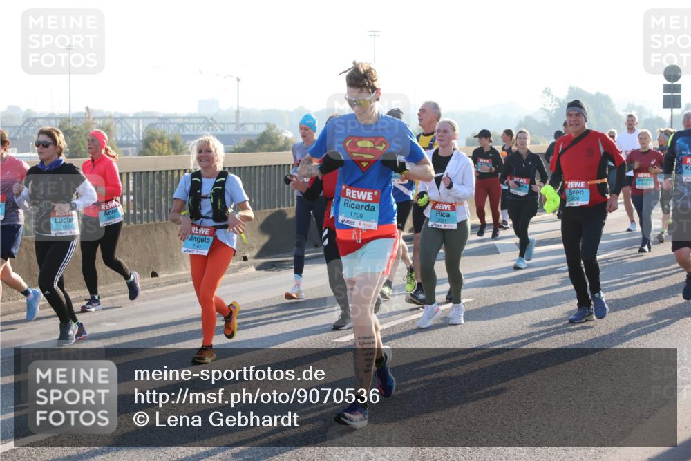 03.10.2025 - Köhlbrandbrückenlauf Lena Gebhardt http://msf.ph/oto/9070536 03.10.2025 09:24:24 Position 1 1579, 3161, 1709, 3031, 3030 meine-sportfotos.de