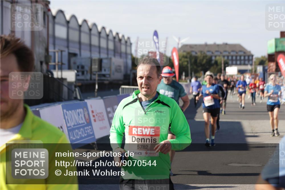 03.10.2025 - Köhlbrandbrückenlauf Jannik Wohlers http://msf.ph/oto/9070544 03.10.2025 13:14:32 Ziel 4259, 4400, 4426, 4509, 4684, 4788, 5132, 5249, 5782, 5805, 5902, 5903, 6012, 6512 meine-sportfotos.de