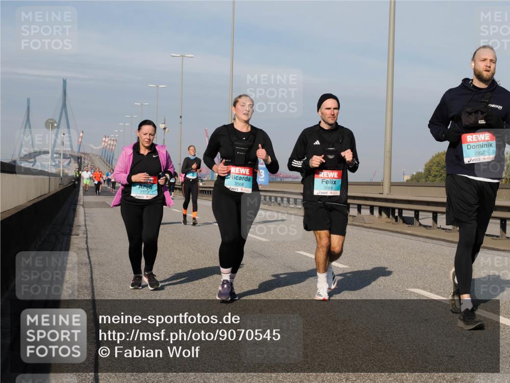 03.10.2025 - Köhlbrandbrückenlauf Fabian Wolf http://msf.ph/oto/9070545 03.10.2025 10:12:35 Position 3 2370, 3, 3566, 3565, 2838 meine-sportfotos.de