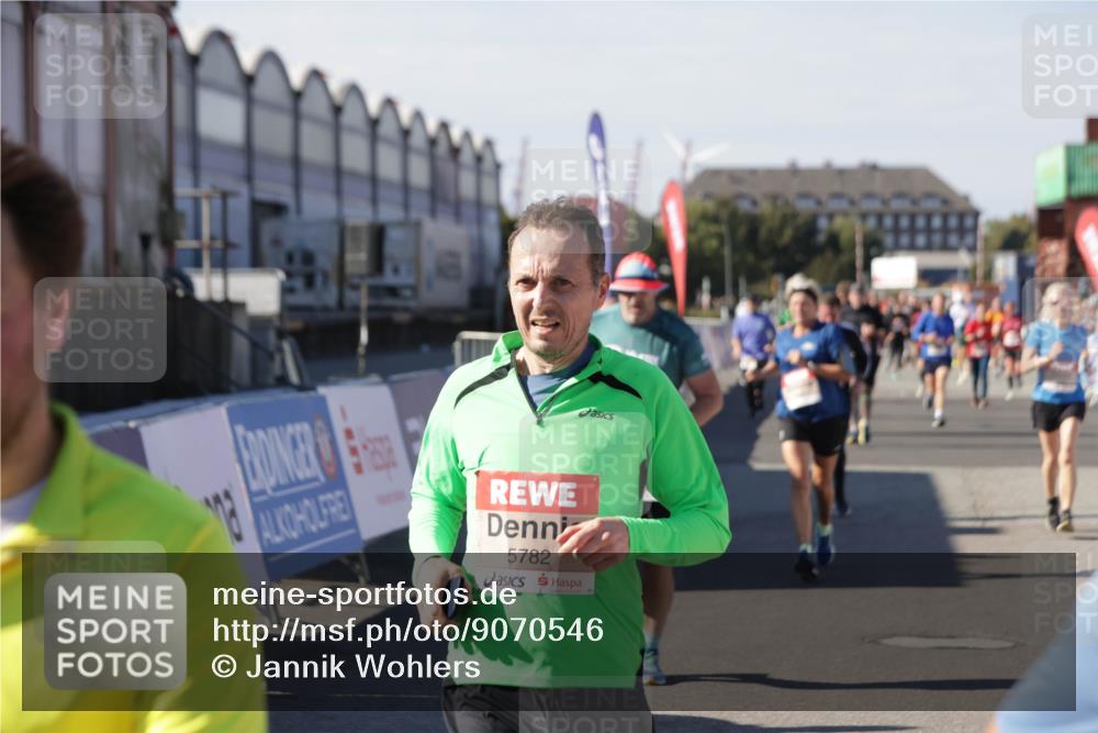 03.10.2025 - Köhlbrandbrückenlauf Jannik Wohlers http://msf.ph/oto/9070546 03.10.2025 13:14:33 Ziel 4259, 4400, 4426, 4509, 4684, 4788, 5132, 5249, 5782, 5805, 5902, 5903, 6012, 6512 meine-sportfotos.de