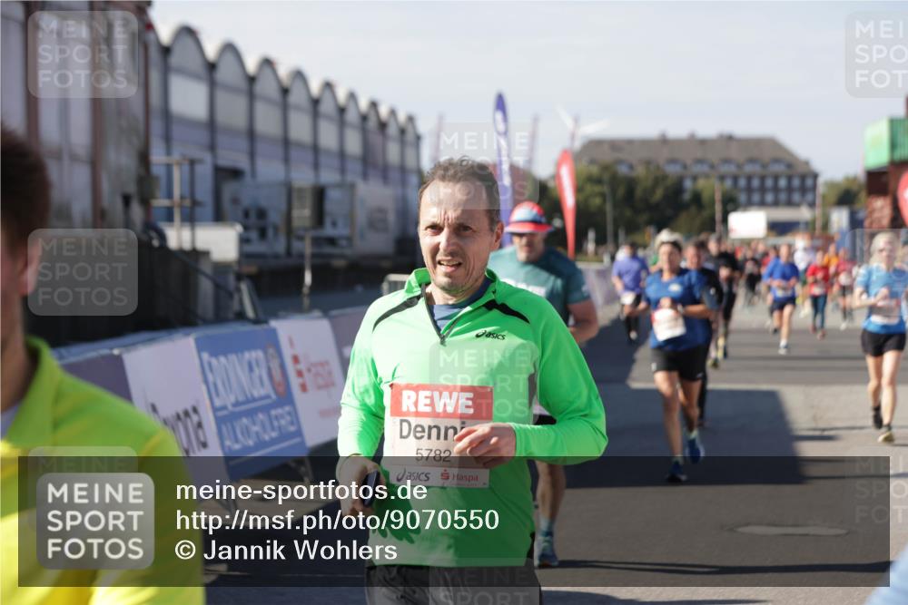 03.10.2025 - Köhlbrandbrückenlauf Jannik Wohlers http://msf.ph/oto/9070550 03.10.2025 13:14:33 Ziel 4259, 4400, 4426, 4509, 4684, 4788, 5132, 5249, 5782, 5805, 5902, 5903, 6012, 6512 meine-sportfotos.de