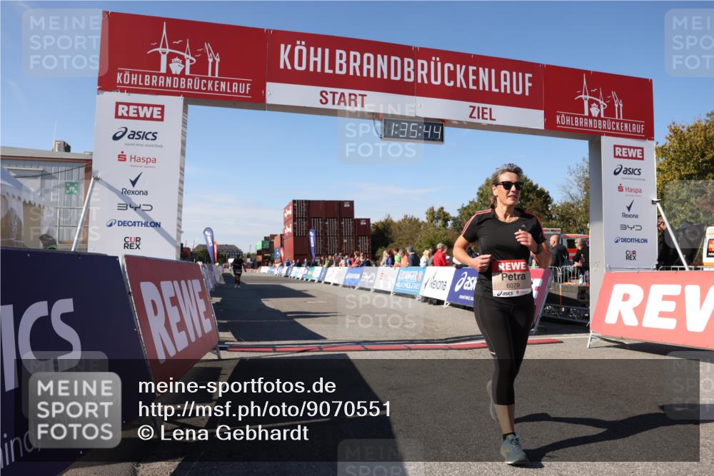03.10.2025 - Köhlbrandbrückenlauf Lena Gebhardt http://msf.ph/oto/9070551 03.10.2025 13:35:45 Ziel 5680, 6079, 6396, 6508 meine-sportfotos.de