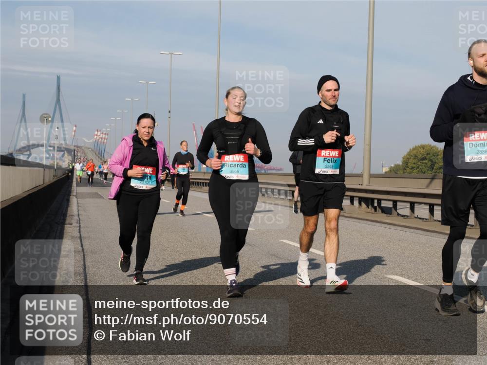 03.10.2025 - Köhlbrandbrückenlauf Fabian Wolf http://msf.ph/oto/9070554 03.10.2025 10:12:35 Position 3 2370, 3566, 3565, 2838 meine-sportfotos.de