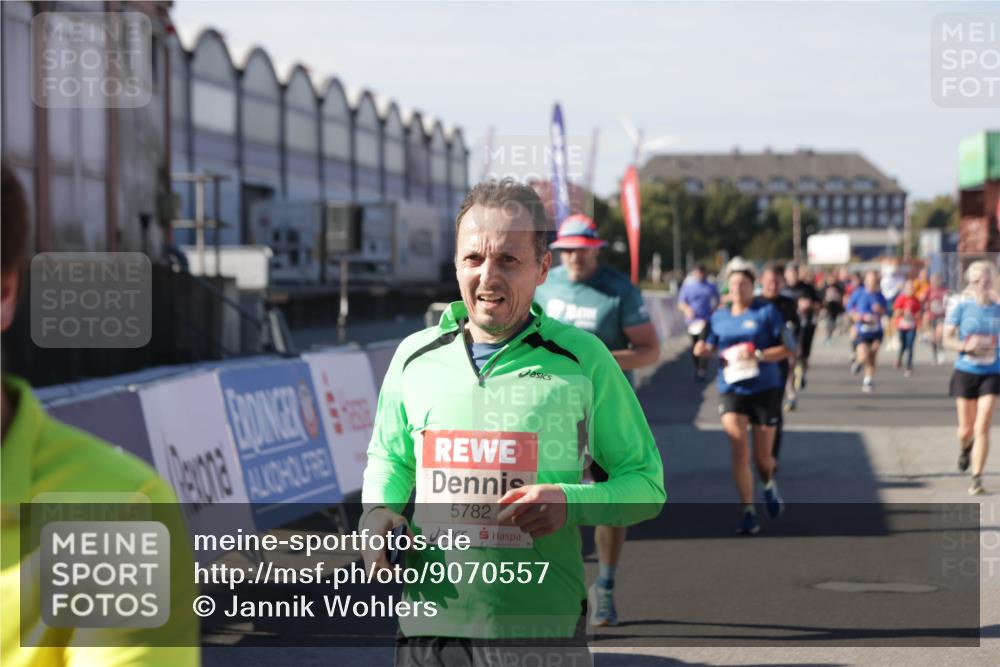 03.10.2025 - Köhlbrandbrückenlauf Jannik Wohlers http://msf.ph/oto/9070557 03.10.2025 13:14:33 Ziel 4259, 4400, 4426, 4509, 4684, 4788, 5132, 5249, 5782, 5805, 5902, 5903, 6012, 6512 meine-sportfotos.de