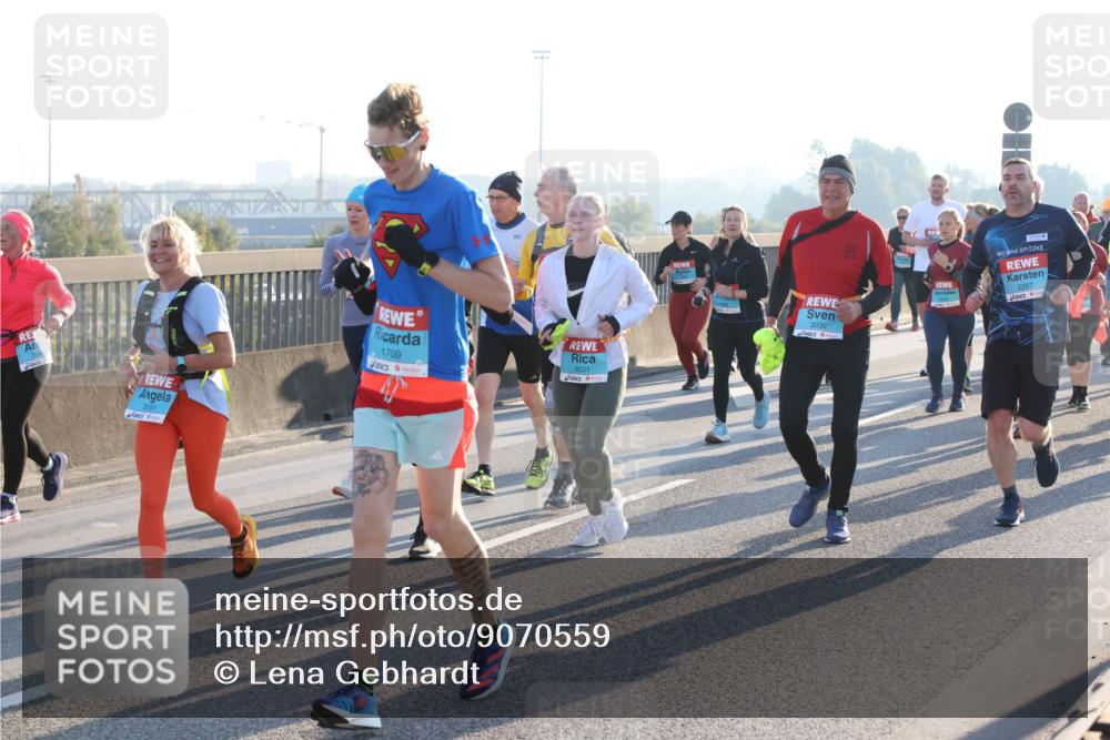 03.10.2025 - Köhlbrandbrückenlauf Lena Gebhardt http://msf.ph/oto/9070559 03.10.2025 09:24:25 Position 1 3161, 1709, 3030, 2287 meine-sportfotos.de