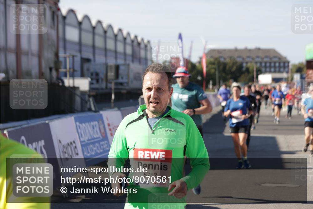 03.10.2025 - Köhlbrandbrückenlauf Jannik Wohlers http://msf.ph/oto/9070561 03.10.2025 13:14:33 Ziel 4259, 4400, 4426, 4509, 4684, 4788, 5132, 5249, 5782, 5805, 5902, 5903, 6012, 6512 meine-sportfotos.de