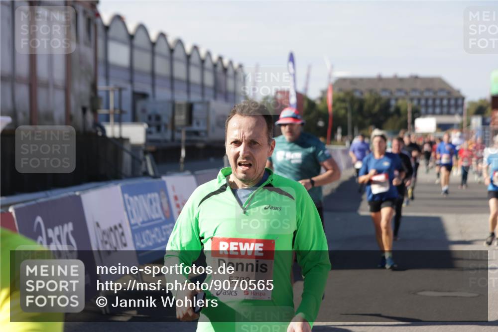 03.10.2025 - Köhlbrandbrückenlauf Jannik Wohlers http://msf.ph/oto/9070565 03.10.2025 13:14:33 Ziel 4259, 4400, 4426, 4509, 4684, 4788, 5132, 5249, 5782, 5805, 5902, 5903, 6012, 6512 meine-sportfotos.de