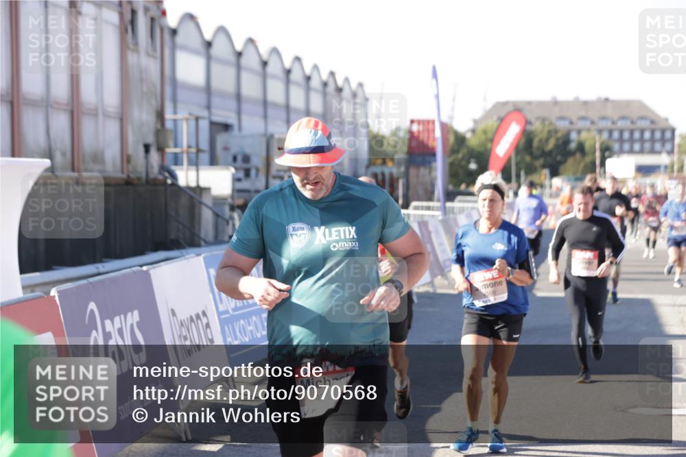 03.10.2025 - Köhlbrandbrückenlauf Jannik Wohlers http://msf.ph/oto/9070568 03.10.2025 13:14:35 Ziel 4259, 4400, 4424, 4426, 4509, 4684, 4692, 4788, 5132, 5249, 5782, 5805, 5902, 5903, 6316, 6448, 6849 meine-sportfotos.de