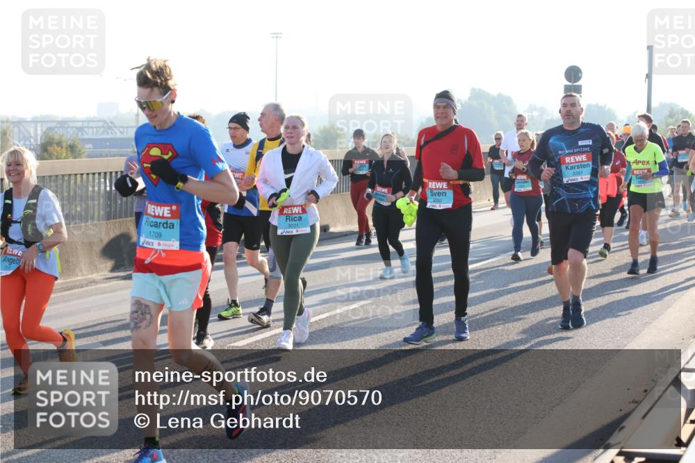 03.10.2025 - Köhlbrandbrückenlauf Lena Gebhardt http://msf.ph/oto/9070570 03.10.2025 09:24:25 Position 1 1709, 3031, 3030, 2287 meine-sportfotos.de