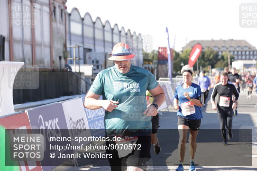 03.10.2025 - Köhlbrandbrückenlauf Jannik Wohlers http://msf.ph/oto/9070572 03.10.2025 13:14:35 Ziel 4259, 4400, 4424, 4426, 4509, 4684, 4692, 4788, 5132, 5249, 5782, 5805, 5902, 5903, 6316, 6448, 6849 meine-sportfotos.de