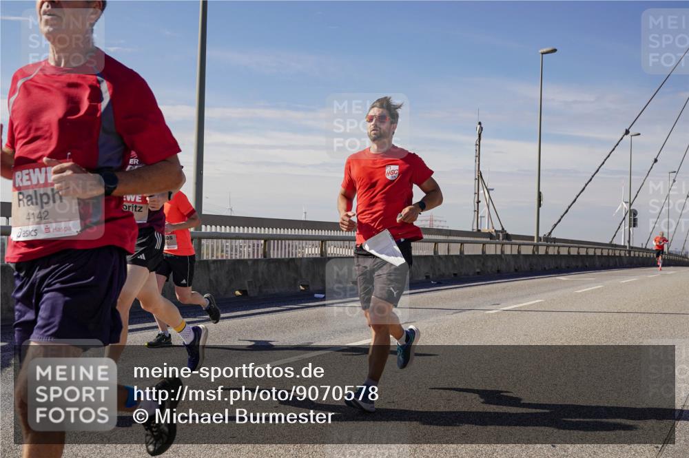 03.10.2025 - Köhlbrandbrückenlauf Michael Burmester http://msf.ph/oto/9070578 03.10.2025 12:34:37 Position 2 4142 meine-sportfotos.de
