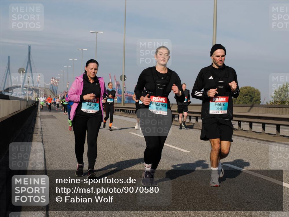 03.10.2025 - Köhlbrandbrückenlauf Fabian Wolf http://msf.ph/oto/9070580 03.10.2025 10:12:36 Position 3 2370, 1, 3566, 3565 meine-sportfotos.de